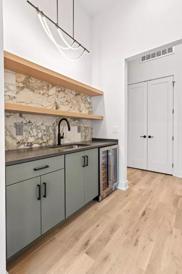 2048 Castleman Dr, Nashville, TN 37215