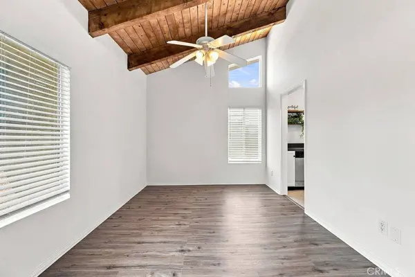 18350 Hatteras #211, Tarzana, CA 91356