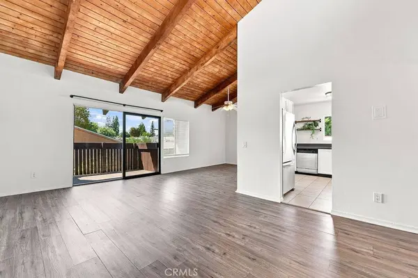 18350 Hatteras #211, Tarzana, CA 91356