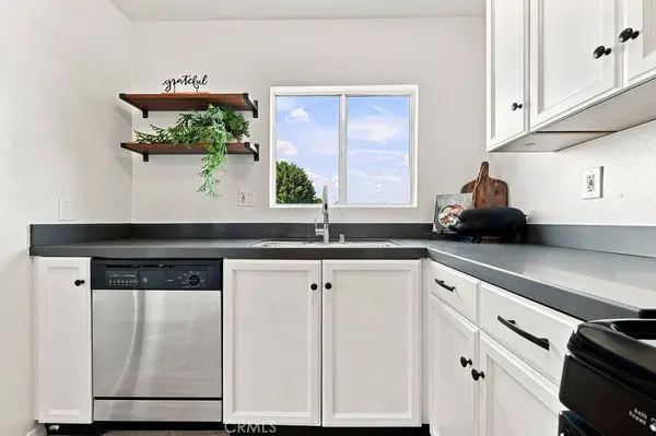 18350 Hatteras #211, Tarzana, CA 91356