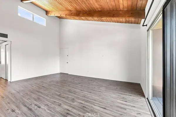 18350 Hatteras #211, Tarzana, CA 91356