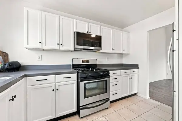 18350 Hatteras #211, Tarzana, CA 91356