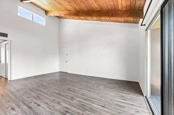 18350 Hatteras #211, Tarzana, CA 91356