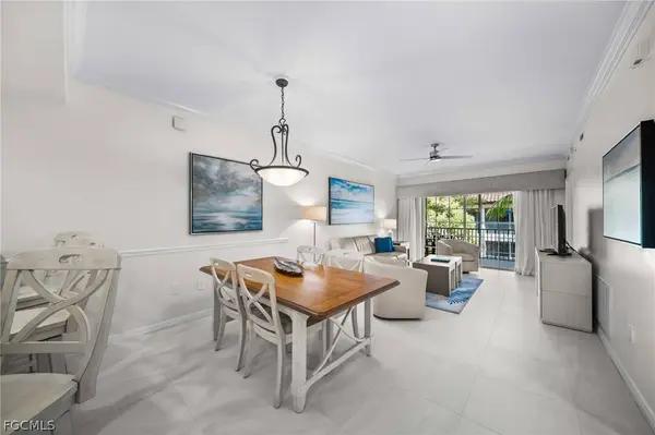 221 9th ST S #313, Naples, FL 34102