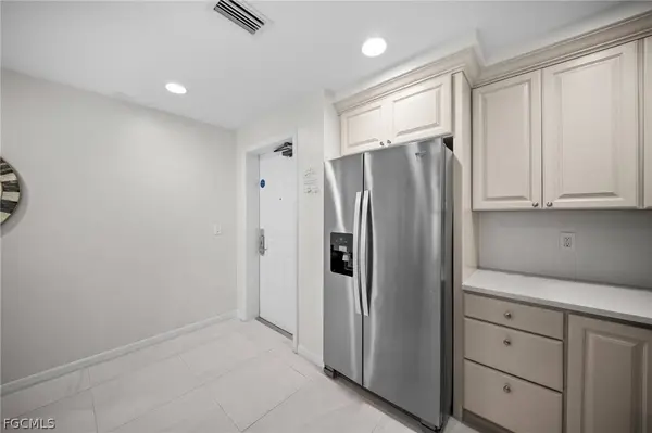 221 9th ST S #313, Naples, FL 34102