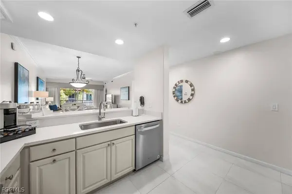 221 9th ST S #313, Naples, FL 34102