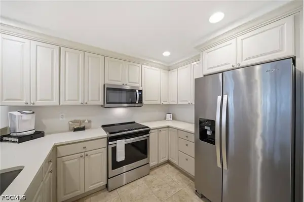 221 9th ST S #206, Naples, FL 34102
