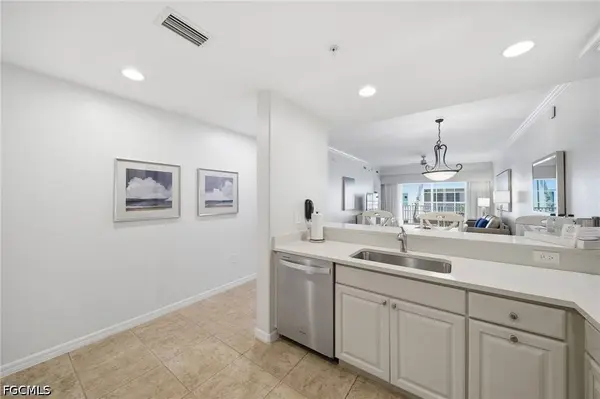 221 9th ST S #206, Naples, FL 34102