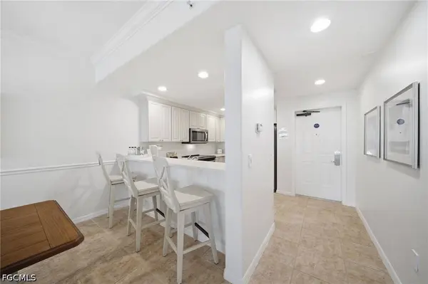 221 9th ST S #206, Naples, FL 34102