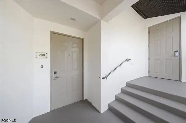 221 9th ST S #206, Naples, FL 34102