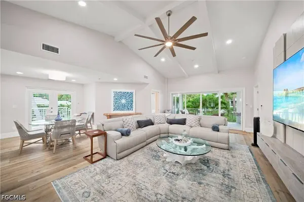 248 4th AVE S #D201, Naples, FL 34102