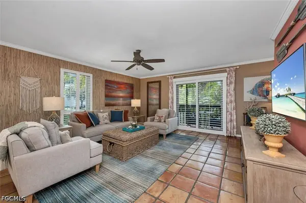 995 9th AVE S #6, Naples, FL 34102