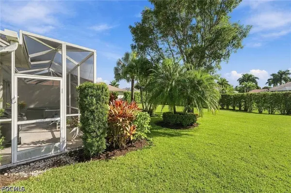 6524 Castlelawn PL #64, Naples, FL 34113