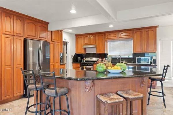 1307 Mariposa DR, Santa Paula, CA 93060