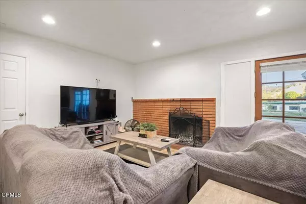 1307 Mariposa DR, Santa Paula, CA 93060