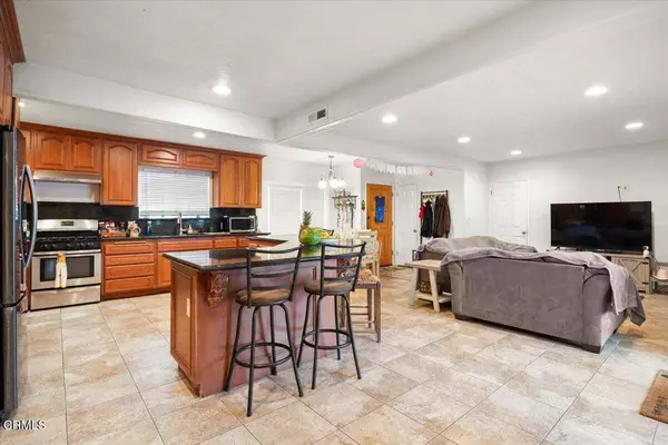 1307 Mariposa DR, Santa Paula, CA 93060