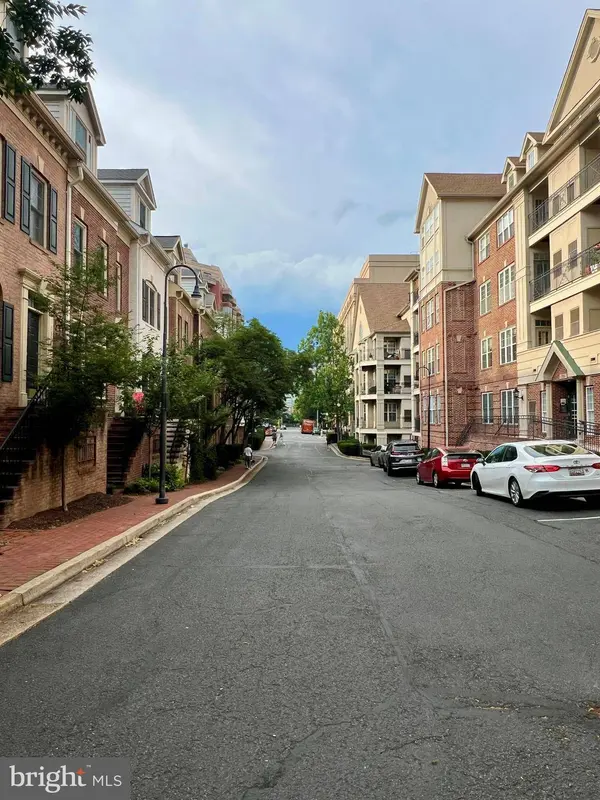 1321 N ADAMS CT #201, Arlington, VA 22201