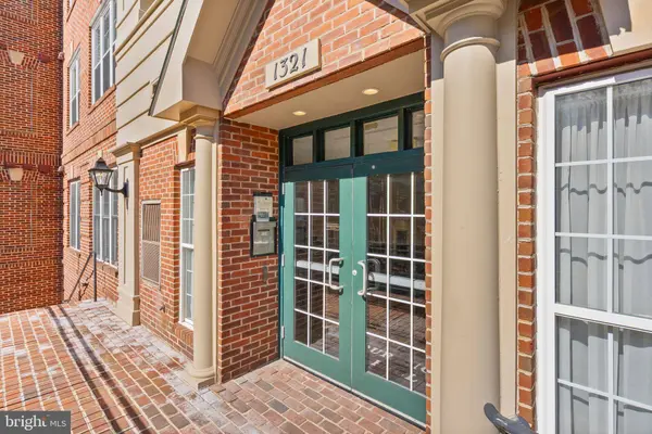 1321 N ADAMS CT #201, Arlington, VA 22201