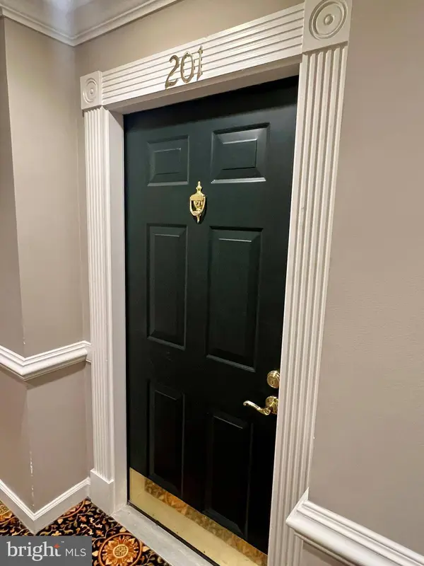 1321 N ADAMS CT #201, Arlington, VA 22201
