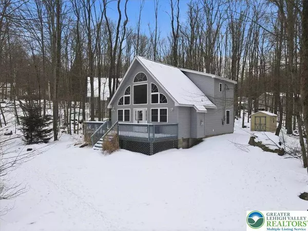 102 Chitimacha DR, Coolbaugh Twp, PA 18347