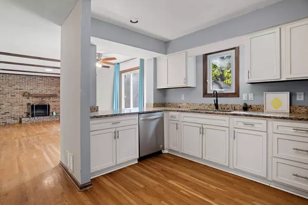 1701 W 138th ST, Burnsville, MN 55337