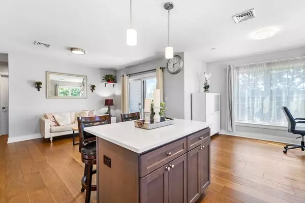 3 Bennett St #204, Wakefield, MA 01880