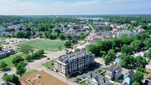 3 Bennett St #204, Wakefield, MA 01880