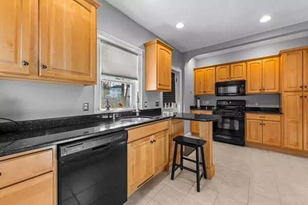 29-31 Middlesex St #1, Chelmsford, MA 01863