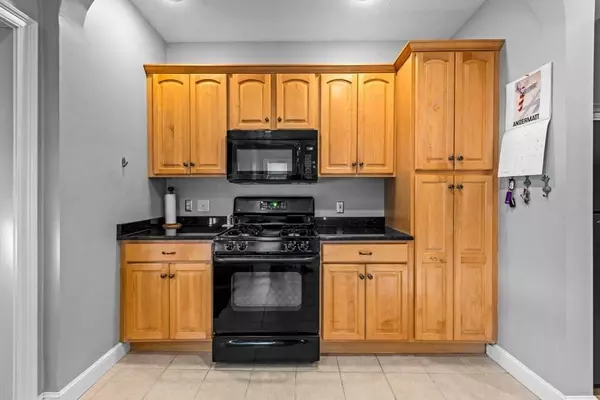 29-31 Middlesex St #1, Chelmsford, MA 01863