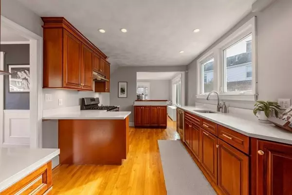 24 Lowell St, Woburn, MA 01801