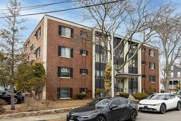 50 Tuttle St #12, Wakefield, MA 01880