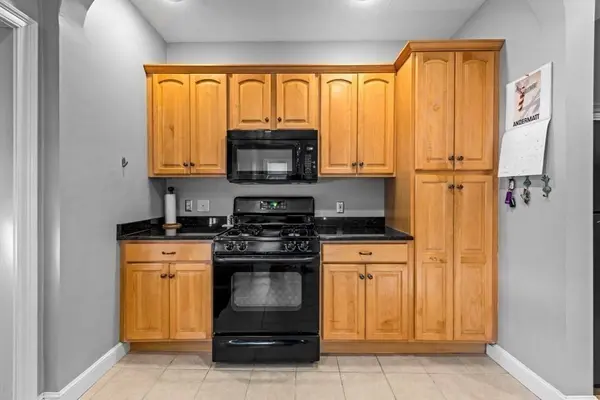 29-31 Middlesex St #1, Chelmsford, MA 01863