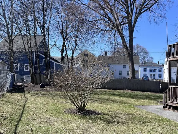 29-31 Middlesex St #1, Chelmsford, MA 01863