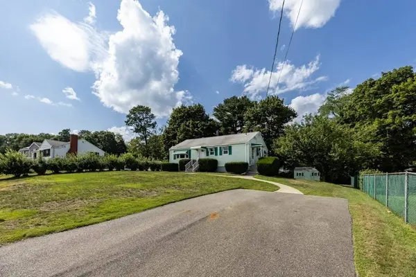 31 Anna Rd, Woburn, MA 01801