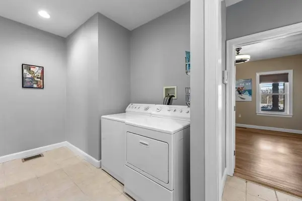 29-31 Middlesex St #1, Chelmsford, MA 01863