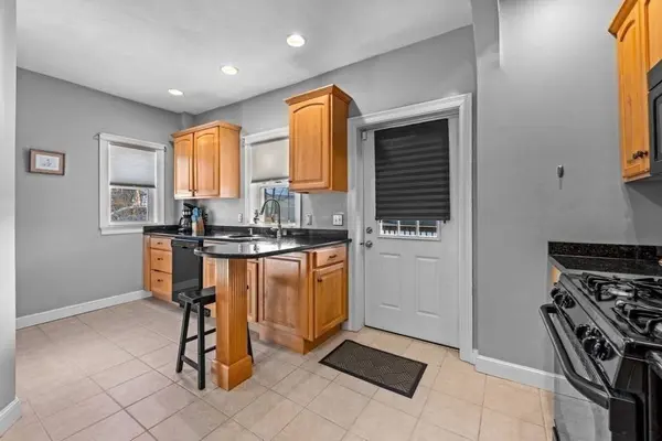 29-31 Middlesex St #1, Chelmsford, MA 01863
