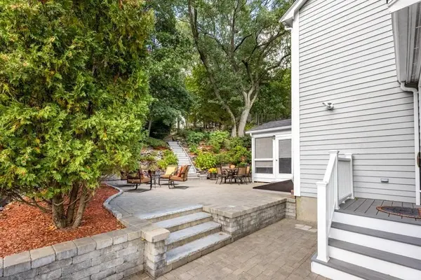 2 Rosemary Ave, Wakefield, MA 01880