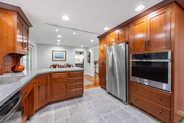 2 Rosemary Ave, Wakefield, MA 01880