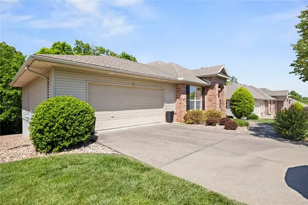 63 Highland Pkwy, Bella Vista, AR 72715