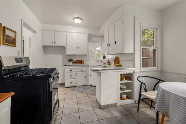 5611 Overdale Dr, Los Angeles, CA 90043-2145