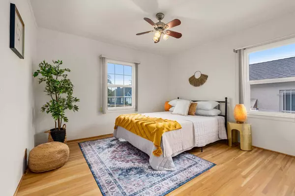 5611 Overdale Dr, Los Angeles, CA 90043-2145