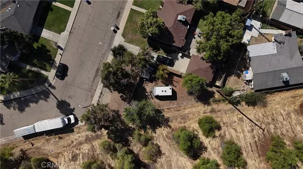 2243 E Cambridge AVE, Fresno, CA 93703