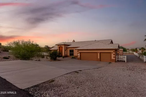 8351 S SUMMIT Drive, Casa Grande, AZ 85193