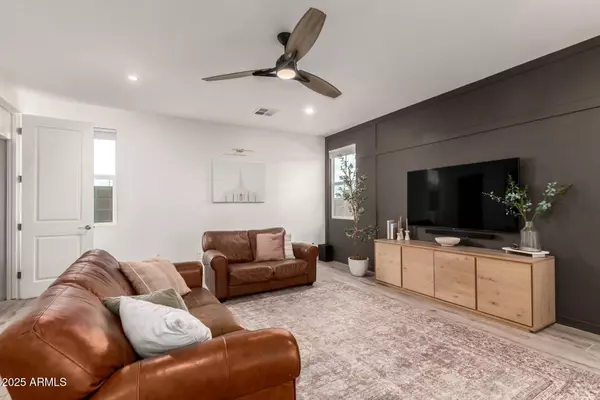 5460 S DILLON Circle, Mesa, AZ 85212