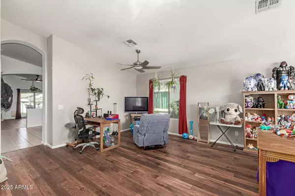 750 W MESQUITE TREE Lane, San Tan Valley, AZ 85143