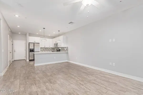 2821 S SKYLINE Drive S #172, Mesa, AZ 85212