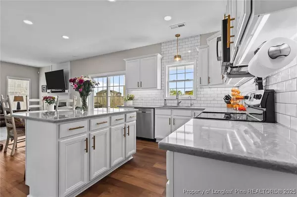6611 Running Fox RD, Hope Mills, NC 28348