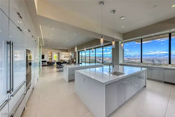 677 Overlook Rim DR, Henderson, NV 89012