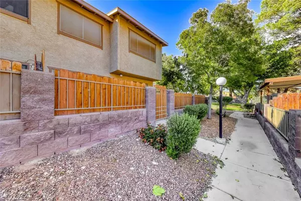 2225 Silver Pine DR, Las Vegas, NV 89108