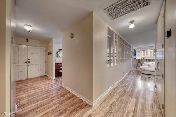 2735 Torrey Pines DR, Las Vegas, NV 89146